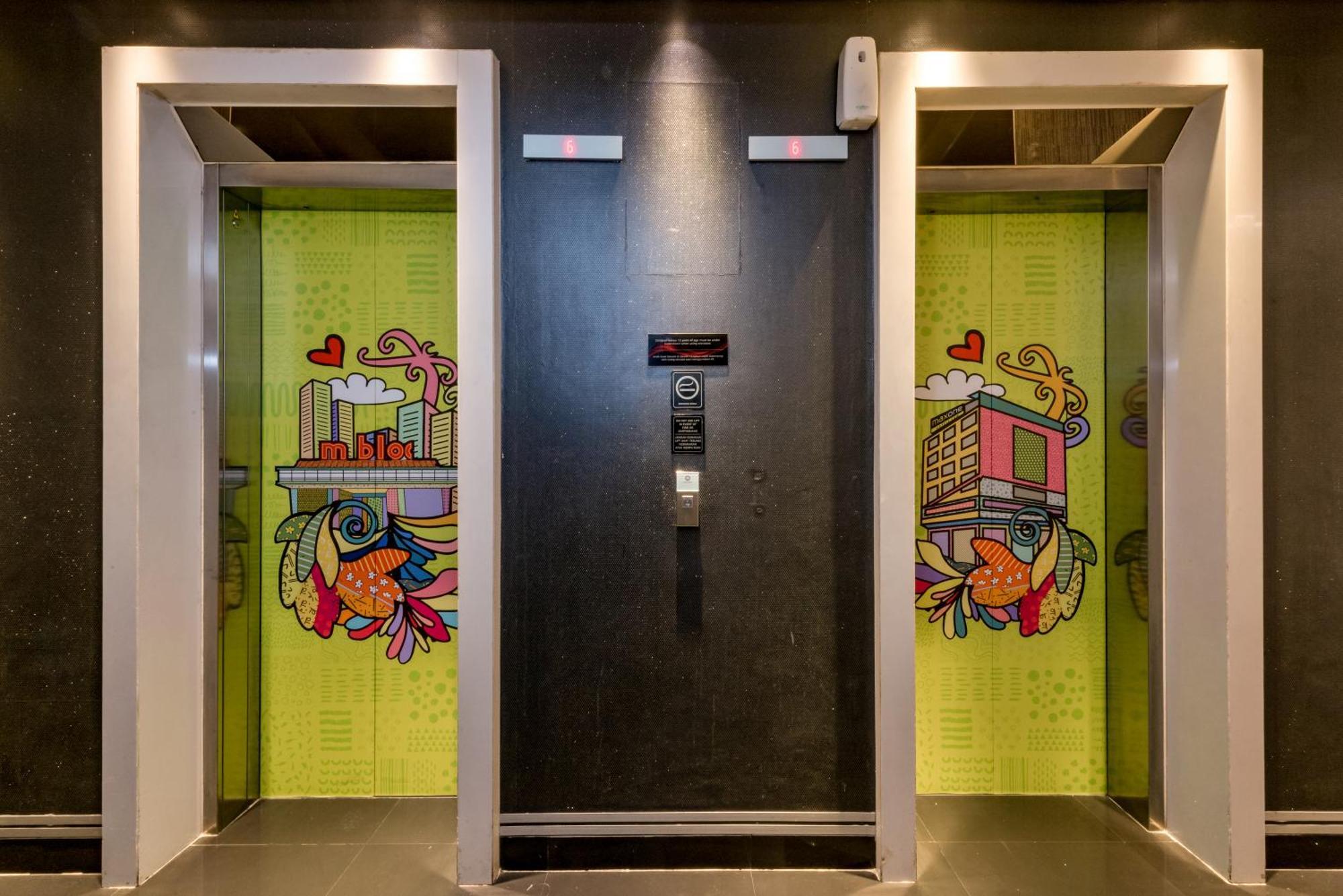 Hotel Maxone Premier Melawai Giacarta Esterno foto